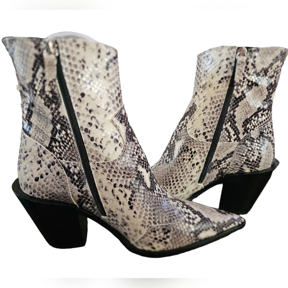 TopShop Snakeskin High Ankle Boots In Light Grey Size 40/9.5 US, MSRP $170 NIB - Picture 3 of 9
